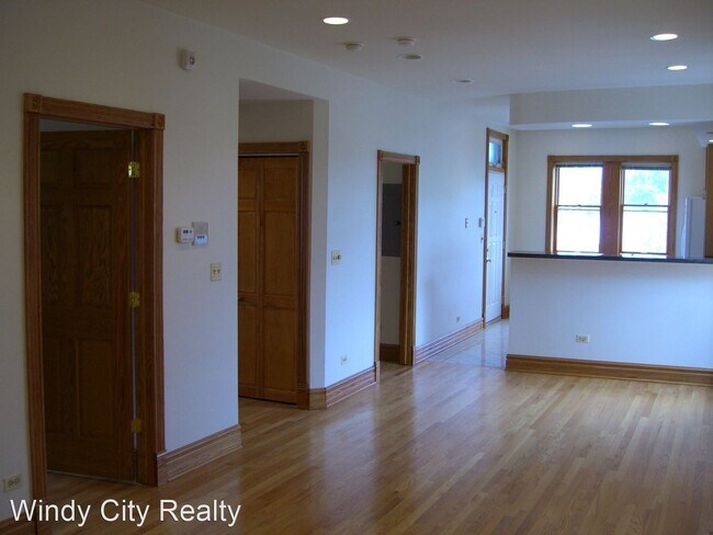 Building Photo - 4539 N Albany Ave