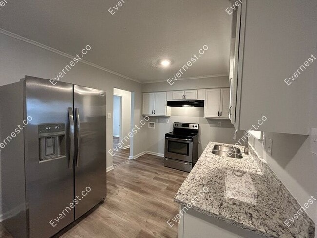 Building Photo - 1648 Hickory Dr