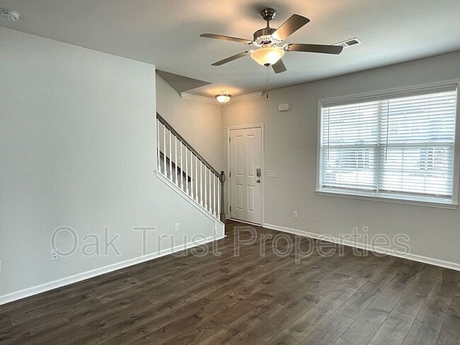 Building Photo - 265 McClellan Way