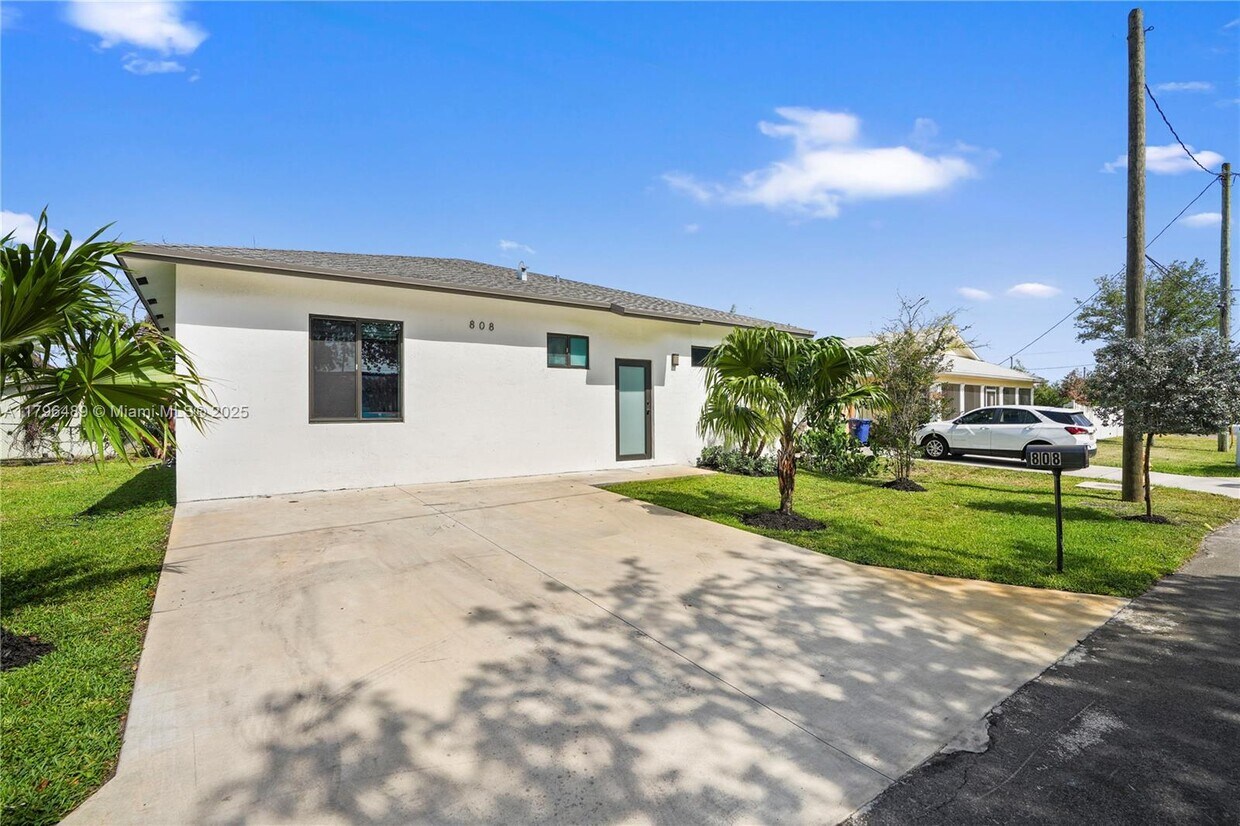 Primary Photo - 808 NW 5th Terrace