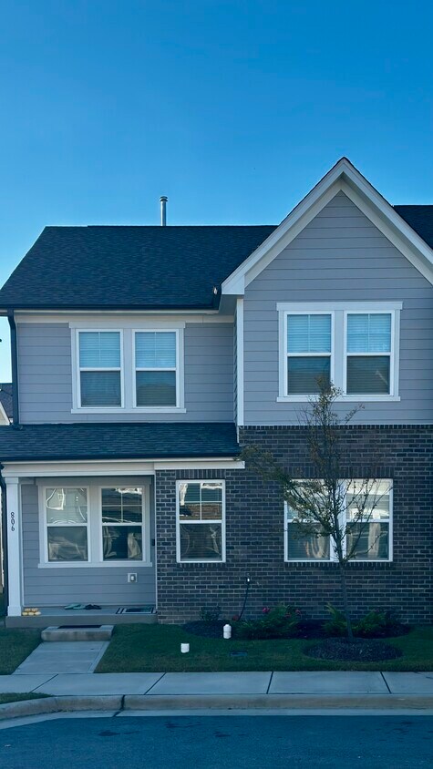 Primary Photo - 806 Courting St