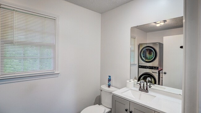 Building Photo - 1709 Herrin Dr
