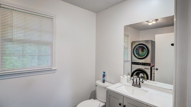 Foto del edificio - 2 Bdrm / 1.5 Bath Townhouse in Johnson Cit...