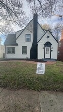 Building Photo - 447 Avondale Dr