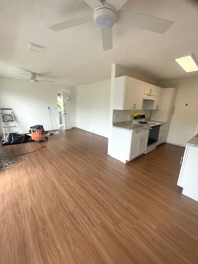 Foto del edificio - Recently Renovated 2 Bedroom / 1 Bath in K...