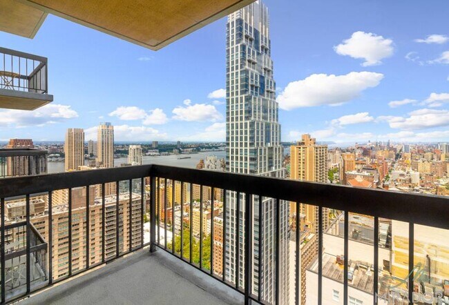 Foto del edificio - 3 bedroom in New York NY 10023