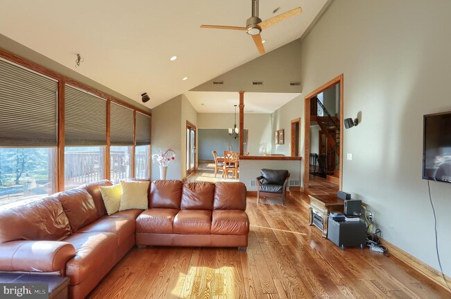 Building Photo - 19 Chesterfield Ln