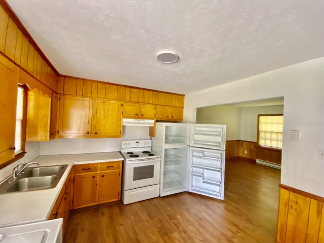 Building Photo - 337 S Fieldcrest Rd