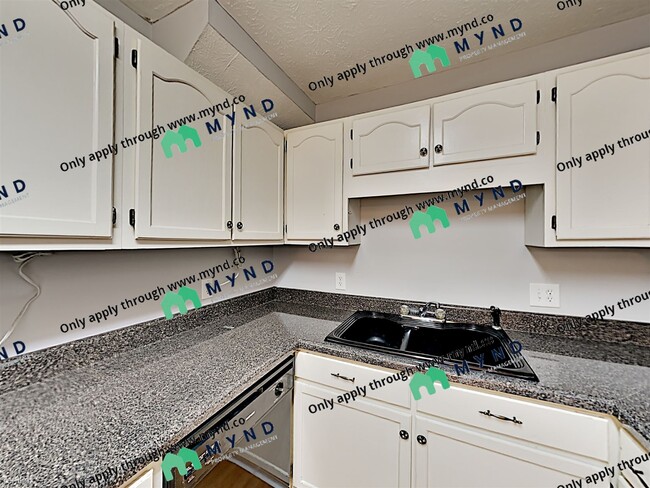 Foto del edificio - 3 br, 2 bath Townhome - 71 Vocational Dr