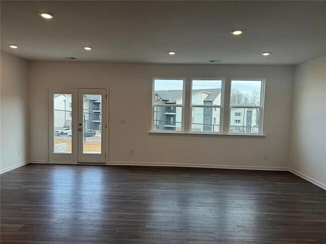 Foto del edificio - 100 Mission Blvd