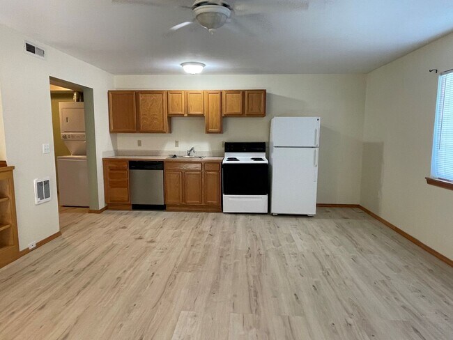 Foto del edificio - Now renting 1 bedroom Apartment Downstairs