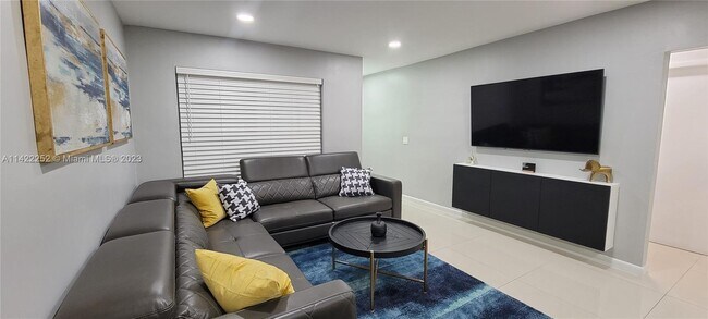 Foto del edificio - 4361 SW 52nd Ct