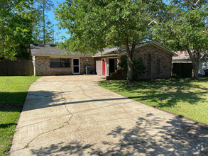 Building Photo - 73639 Diamondhead Dr N