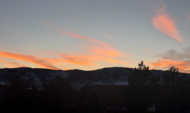 Foto del edificio - SW Littleton Top Floor Condo with Mountain Views!