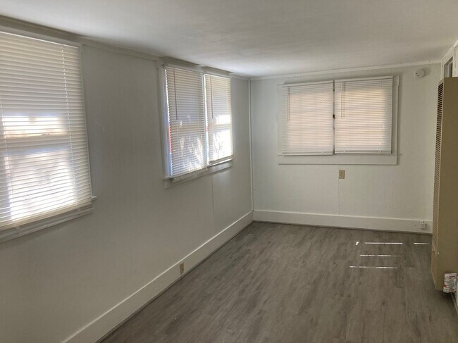 Building Photo - 1015 Manitou Ave