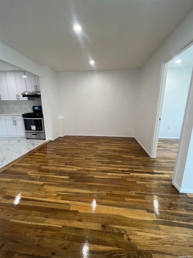 Foto del edificio - 45-87-87 160th St