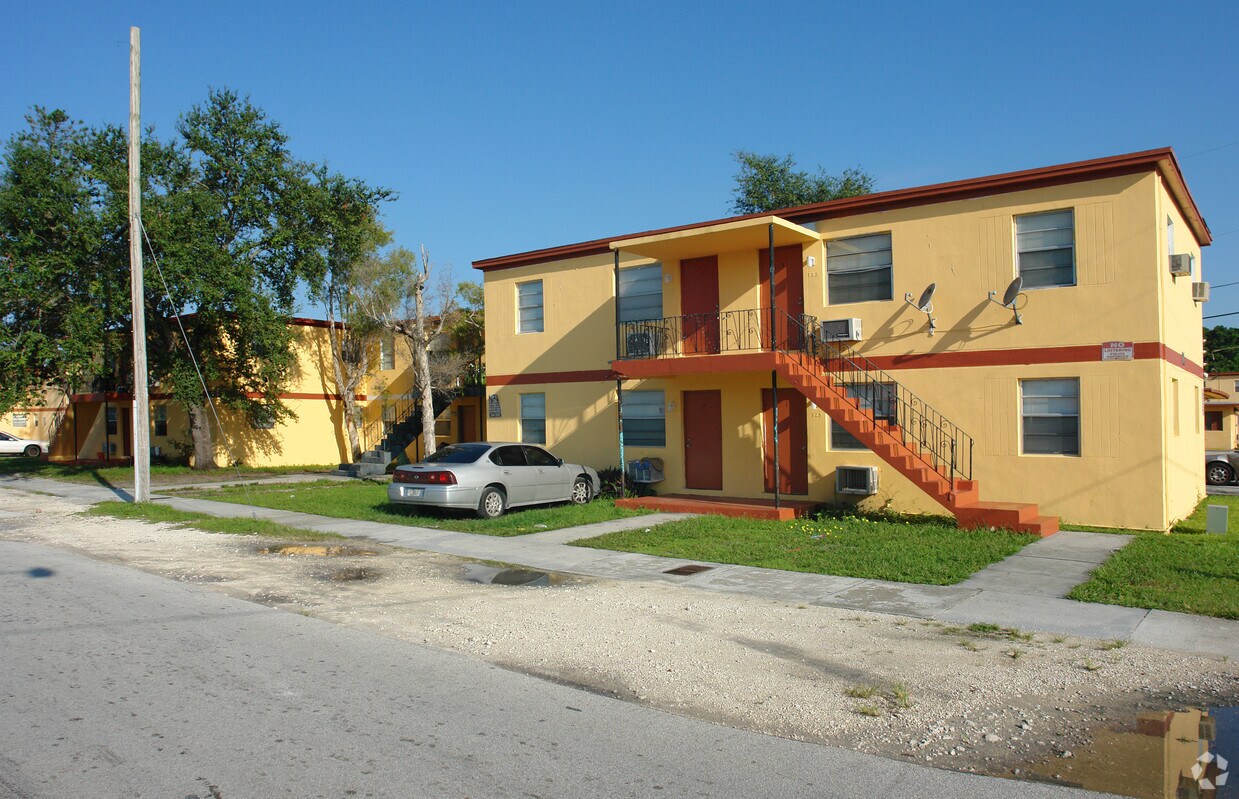 Building Photo - 725-745 NW 100th St