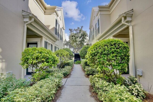 Foto del edificio - Charming 1/1 Spacious Condo Located in the Desirable Baldwin Park - Orlando!