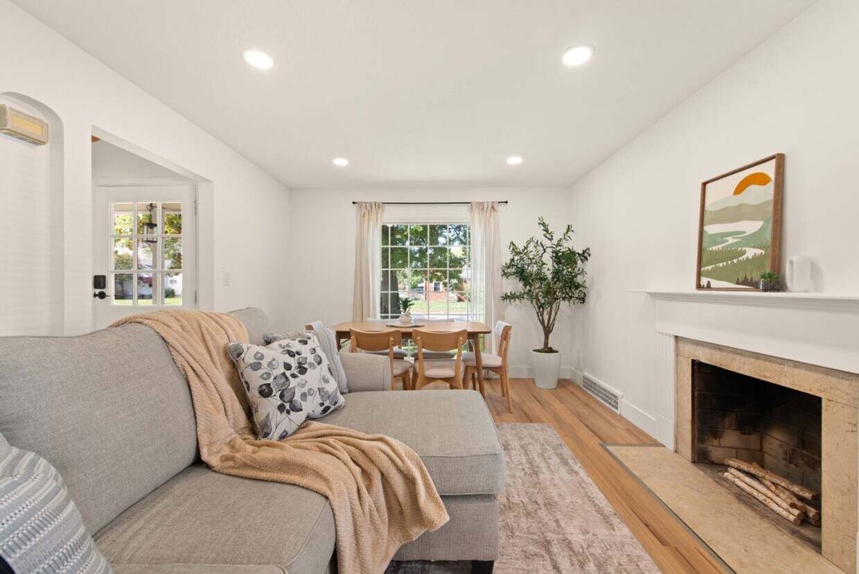 Photo - 611 E 260th St (Euclid, OH)