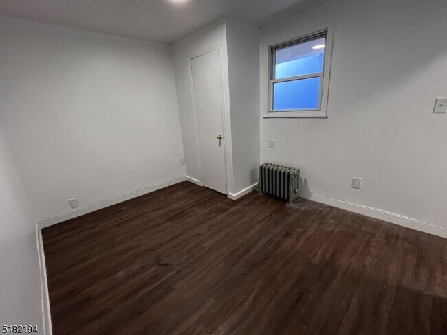Foto del edificio - 162 Glenwood Ave