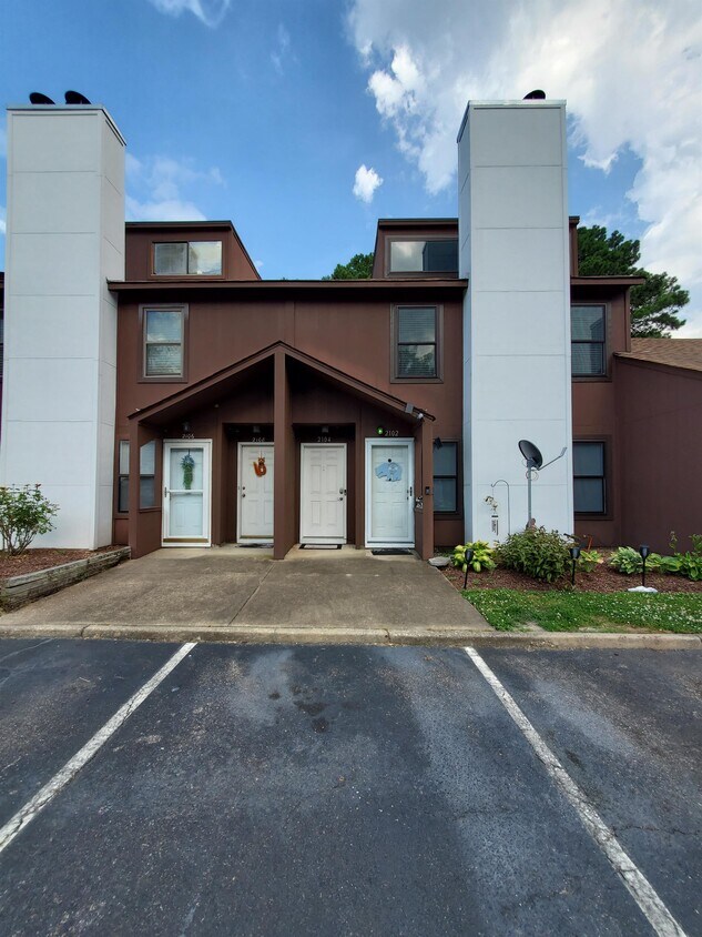 2104 Point Hollow Ct., Virginia Beach, VA 23455 Townhome Rentals in
