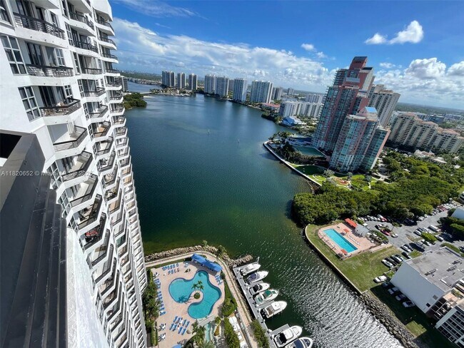 Foto del edificio - 3530 Mystic Pointe Dr