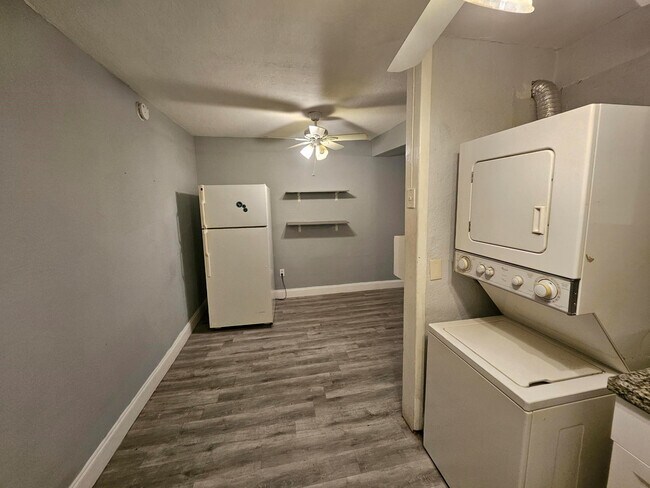 Foto del edificio - 1600 NW 93rd St