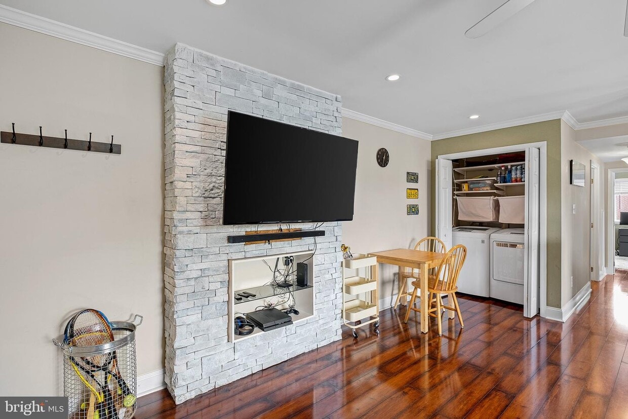 523 Valley Dr, West Chester, PA 19382 Room for Rent in West Chester