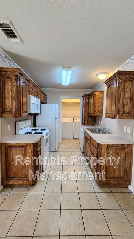 Building Photo - 140 W Stage Coach Trl