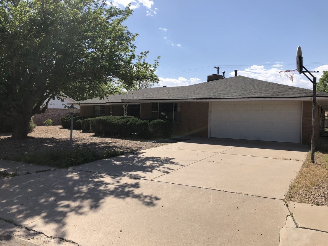 700 Cobean Dr, Roswell, NM 88201 House Rental in Roswell, NM