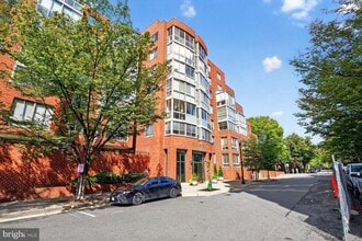 Building Photo - 1050 N Taylor St