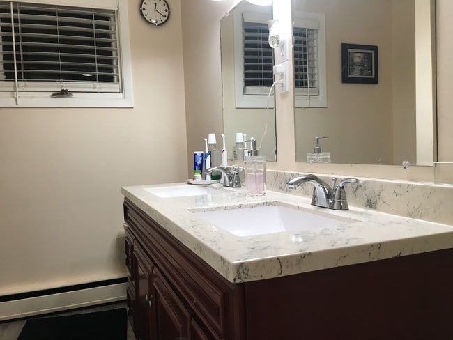 Bathroom - 4635 Lake Ave