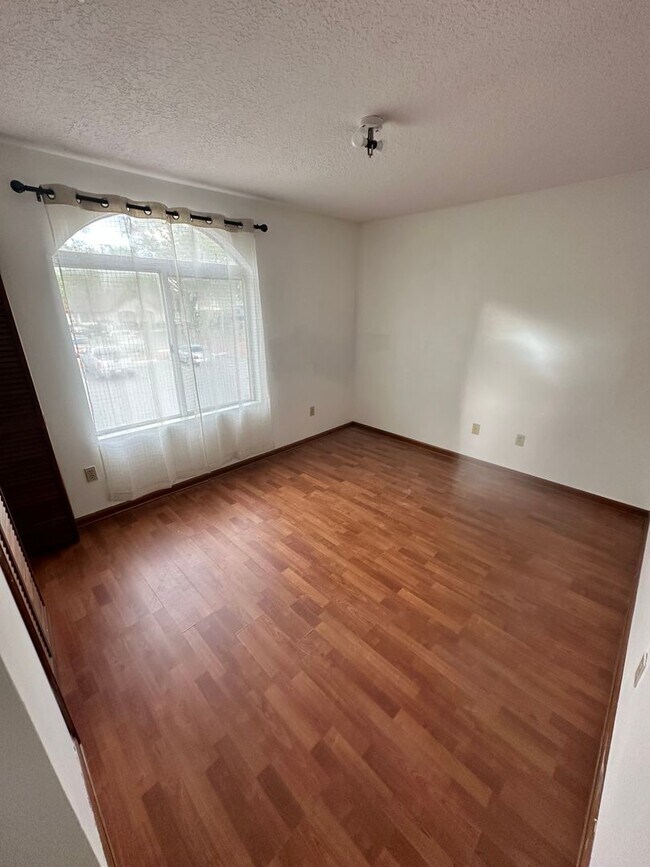 Foto del edificio - 3 Bedroom Townhome - New Pictures Coming Soon!!