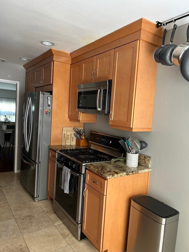 Foto del edificio - 15169 Magnolia Blvd