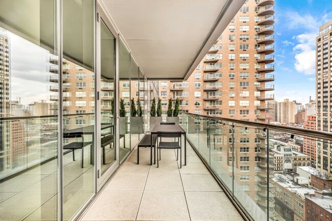 Building Photo - 151 E 85th St