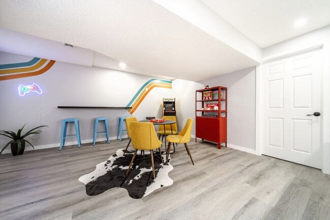 Building Photo - 20548-20100 100 Ave NW