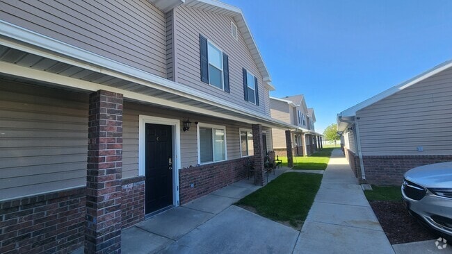 Building Photo - 452 Pheasant Ridge Dr