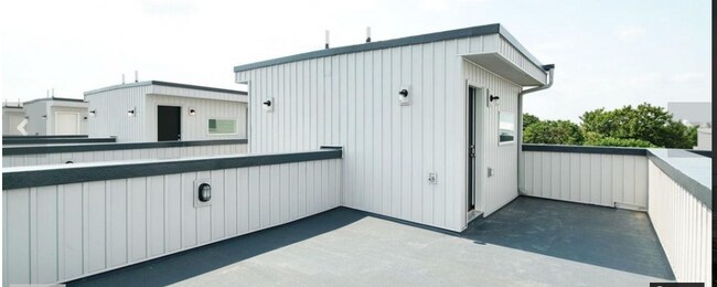 roof deck - 1520 S 25th St