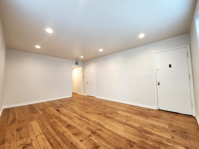Building Photo - 1400-1402-1402 16th Ave