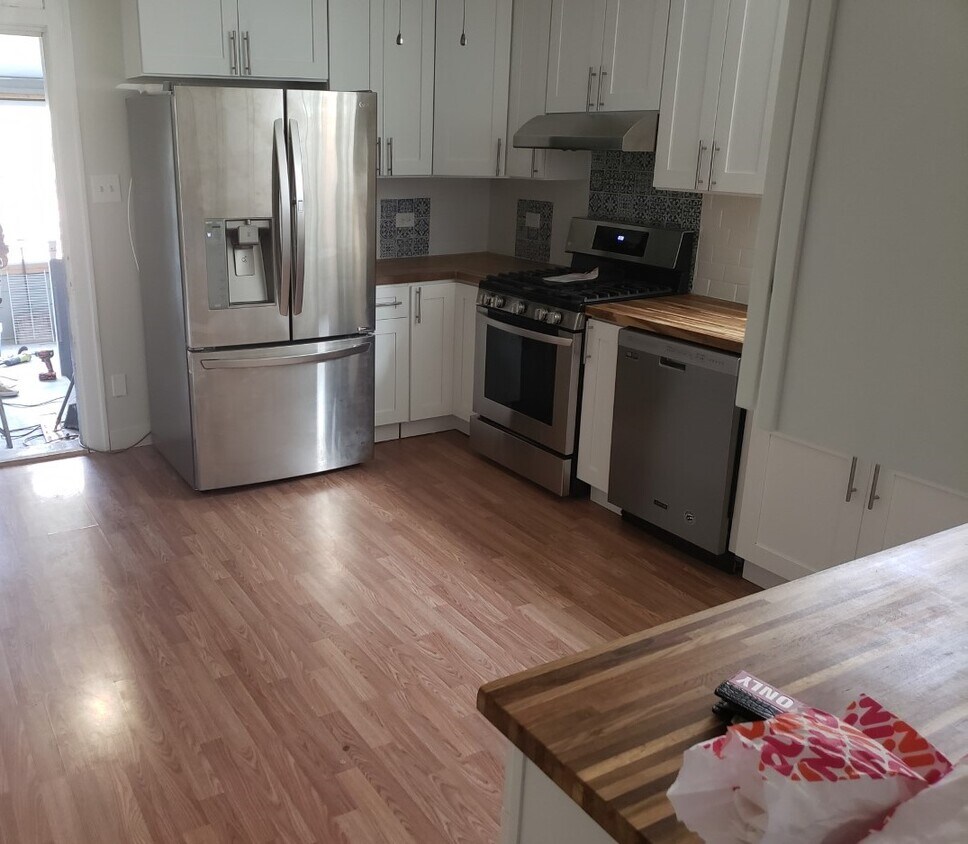 Primary Photo - 5648 W Goodman St