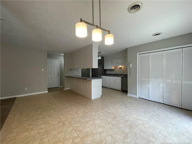 Foto del edificio - 6518 Grist Mill Rd