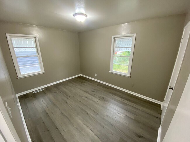 Foto del edificio - 4 Bedroom House Available now OKC