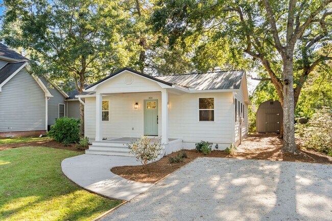 Building Photo - Walk to the Beach! Beautiful Two bedroom in Surfside East of 17! Large Lot!