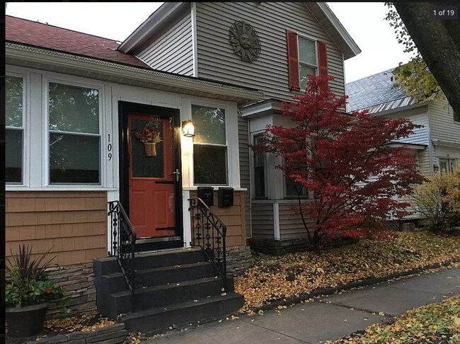 Foto del edificio - 109 Elmwood Ave