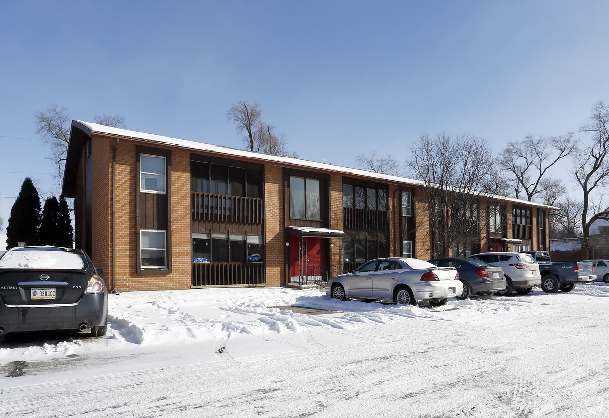 Primary Photo - Wheeling Manor Apartments