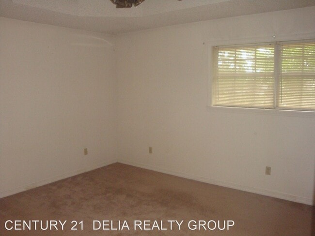 Building Photo - 3 br, 2 bath House - 1005 Meadowbrook Street