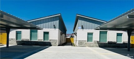 Building Photo - 8 Playa Dr