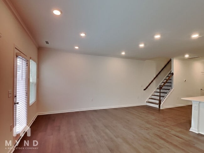 Building Photo - 803 Windmill Palm Dr