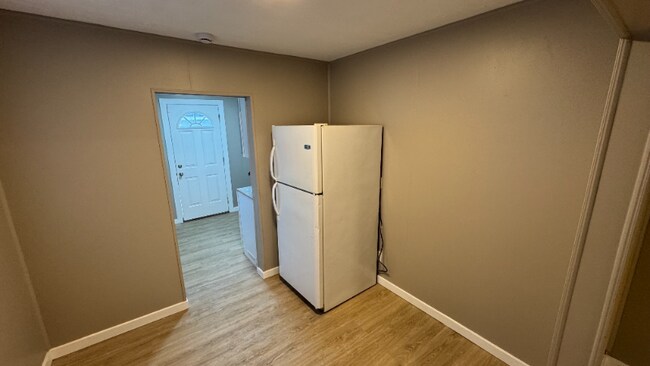 Building Photo - 404 W 5th St