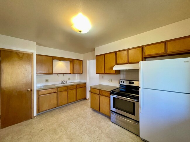 Building Photo - 1112 Cypress Dr